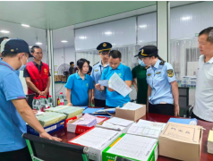 梧州市代表驻脚查看每一道管 